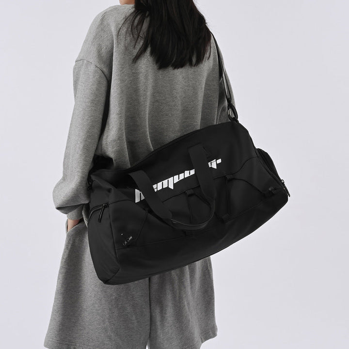 Sporty Travel Bag with Expandable Compartment Design Kalsten