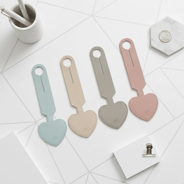 heart-shaped leather luggage tag with adjustable loop Kalsten