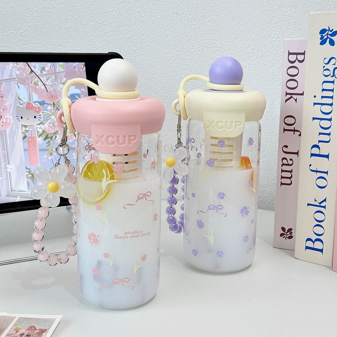 Women's bottle with integrated fruit infuser and Kalsten keychain