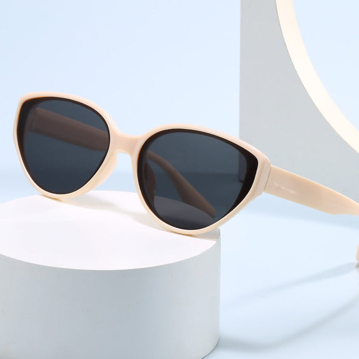 Women Cat-Eye Sunglasses with Modern Design Kalsten