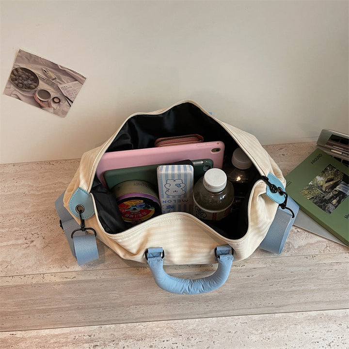 Fashionable Travel Bag with Ergonomic Carrying Strap and Structured Interior Kalsten
