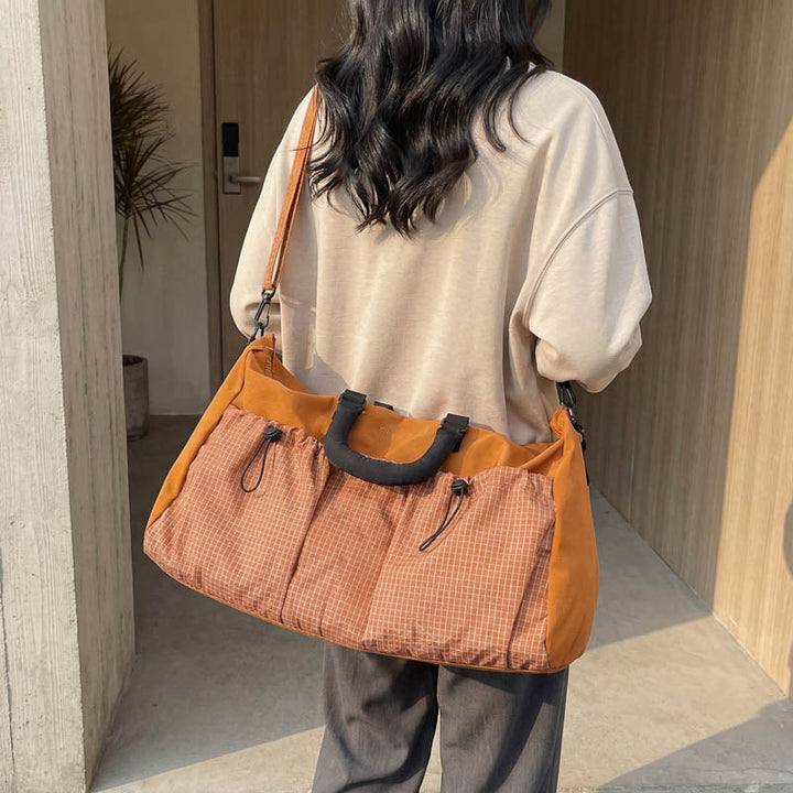 Shopping bag in urban design with versatile compartments Kalsten