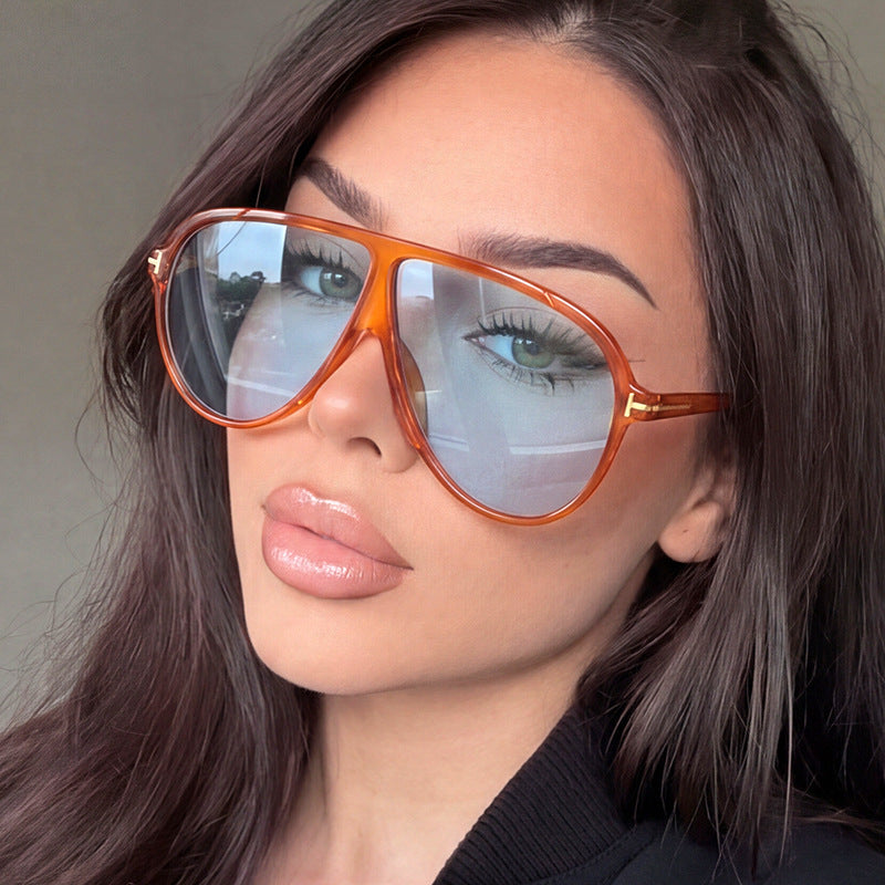 Women's large sunglasses with modern design and protective lenses Kalsten