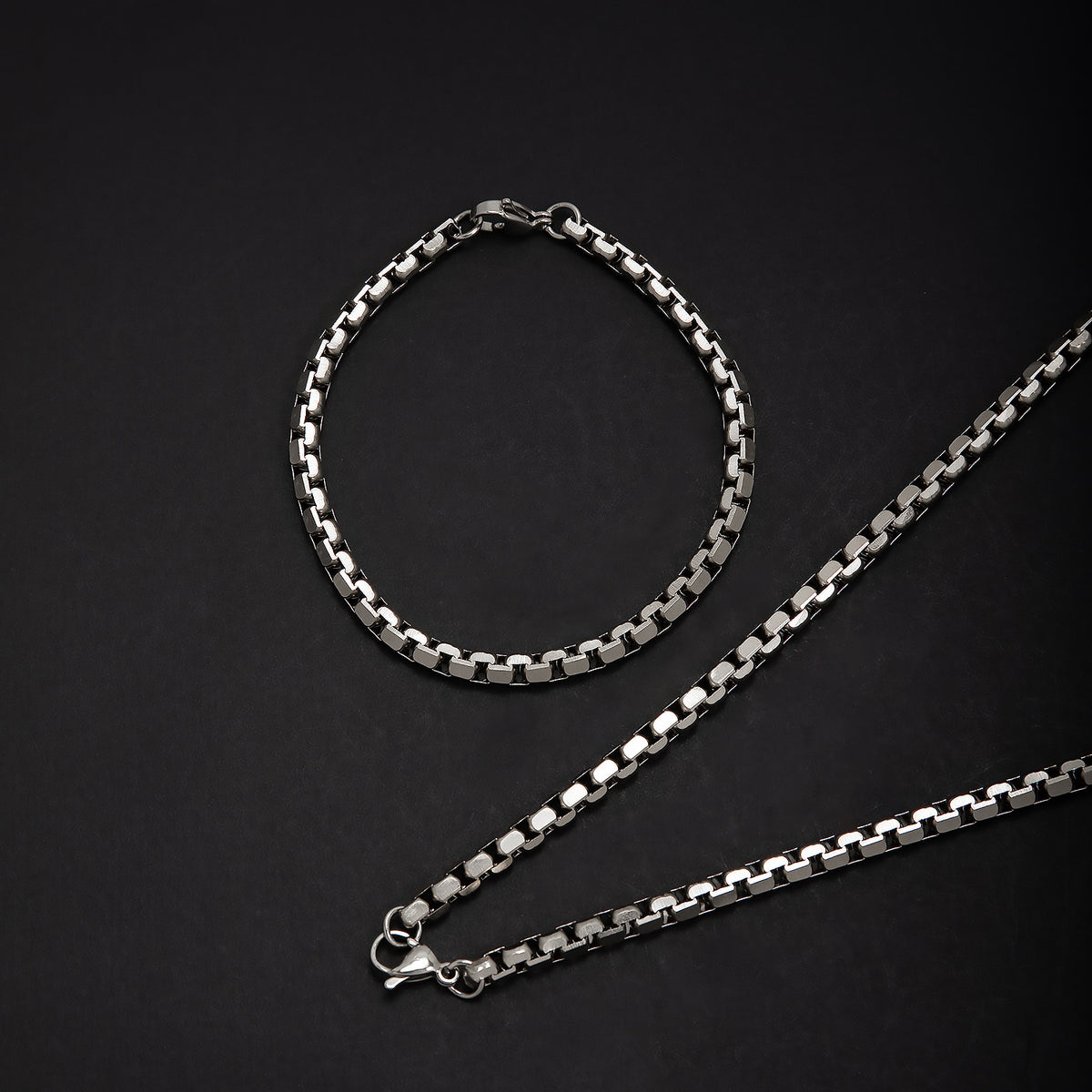 Modern Interlocking Link Chain Set Acalora