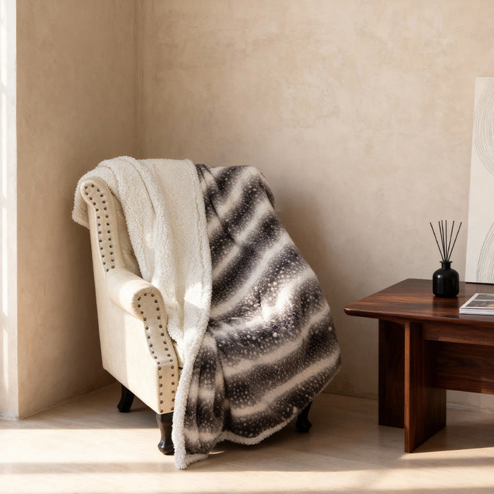 Women Cozy Dog Blanket with Soft Fleece and Modern Design Kalsten