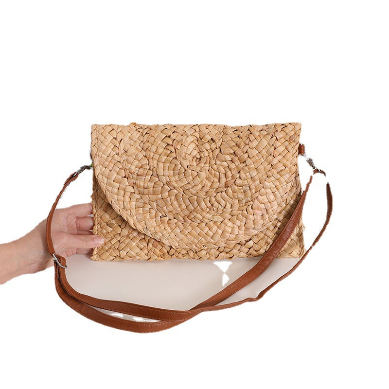 Handcrafted basket bag in elegant wave pattern Kalsten