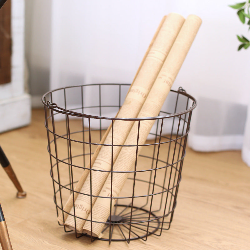 Unisex wire basket with ergonomic carrying lid Kalsten