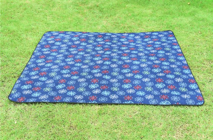 practical picnic blanket with waterproof underside Kalsten
