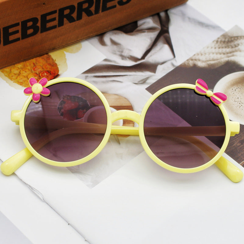 Ladies sunglasses with playful floral accents Kalsten