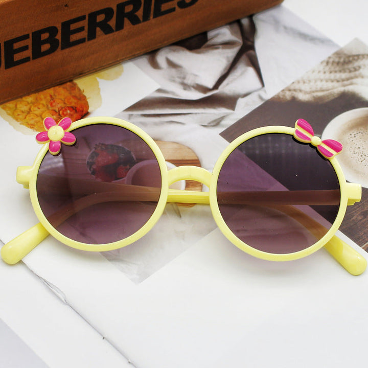 Ladies sunglasses with playful floral accents Kalsten