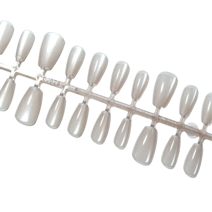 Artificial Nails in Elegant Nude Look Kalsten