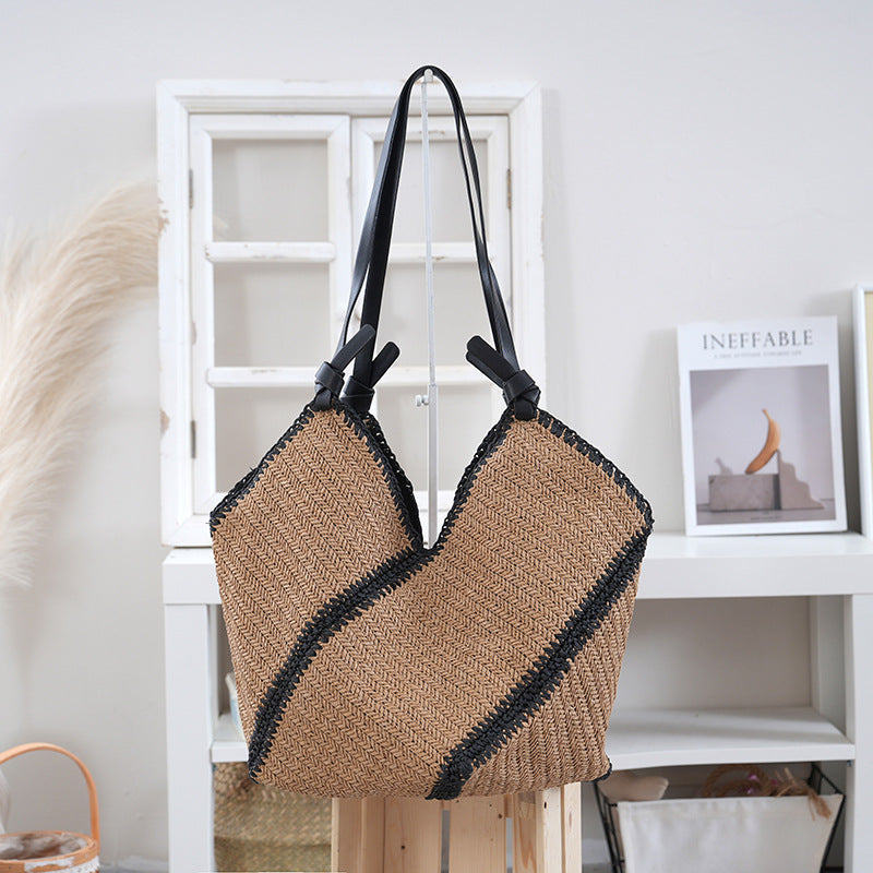 Handbag made of braided natural material with contrasting leather handles Kalsten