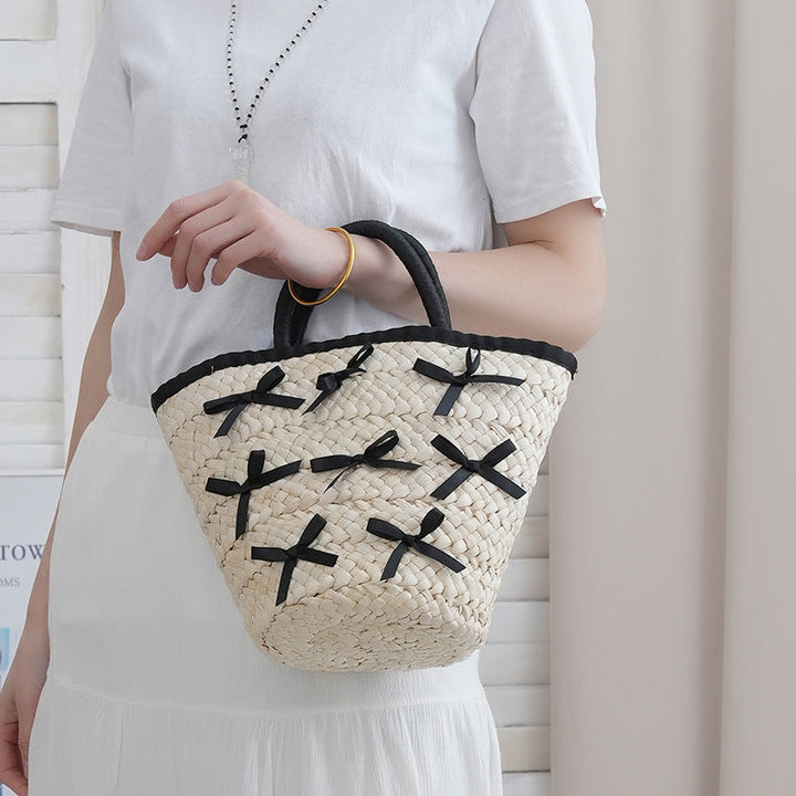 Basket bag with delicate bows and Kalsten lining