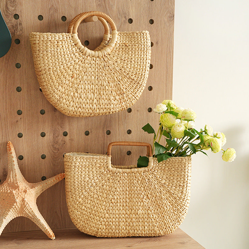 Handmade beach bag made of braided rattan Acalora