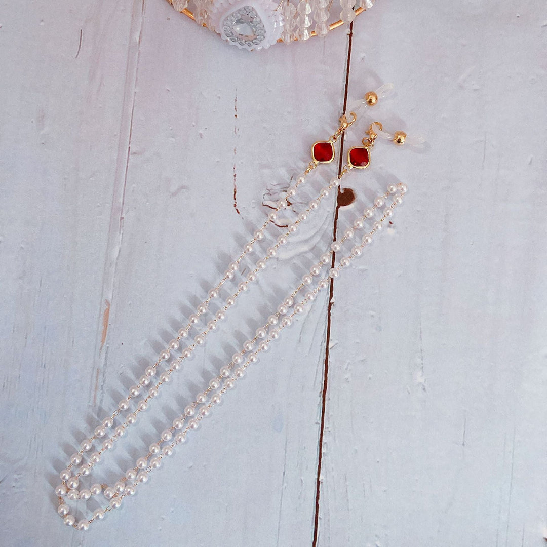 Elegant pearl necklace with golden accents Kalsten
