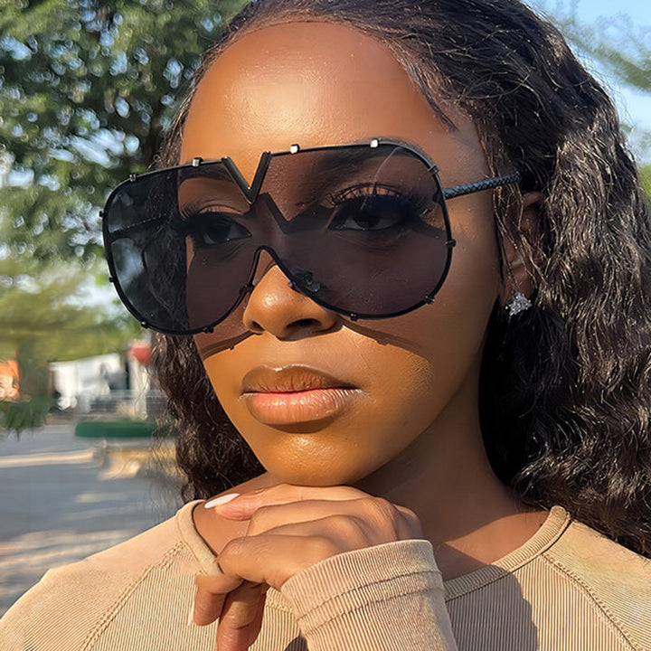 Women oversized goggles in futuristic design Kalsten