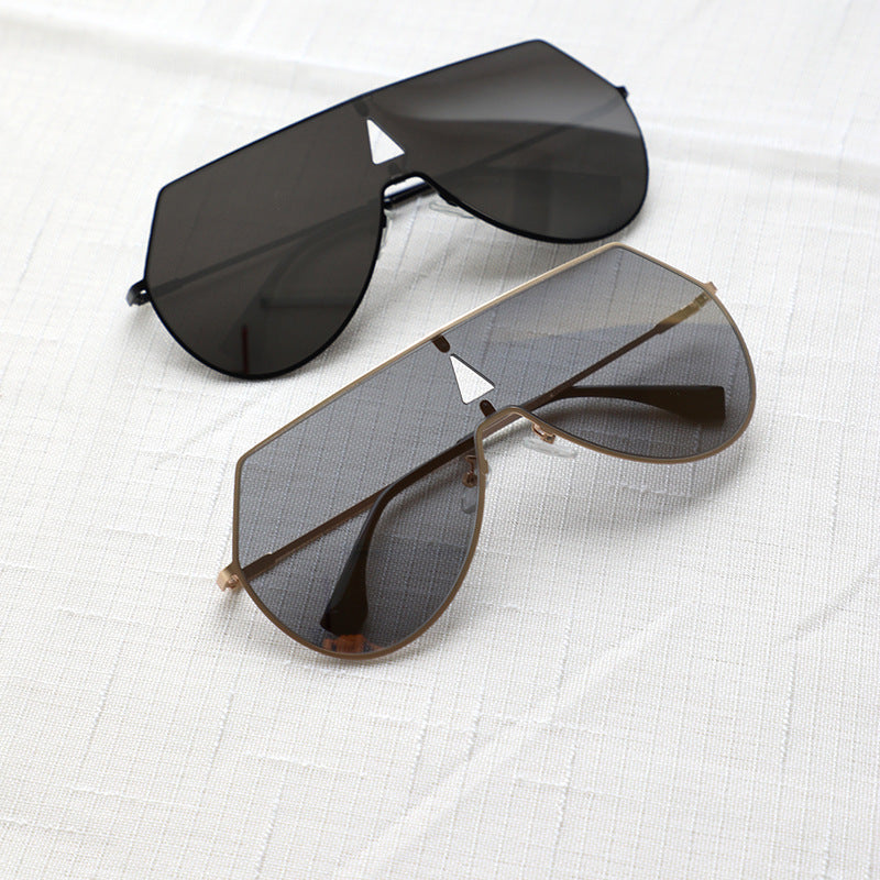 Women's futuristic oversized sunglasses with protective metal frame Kalsten