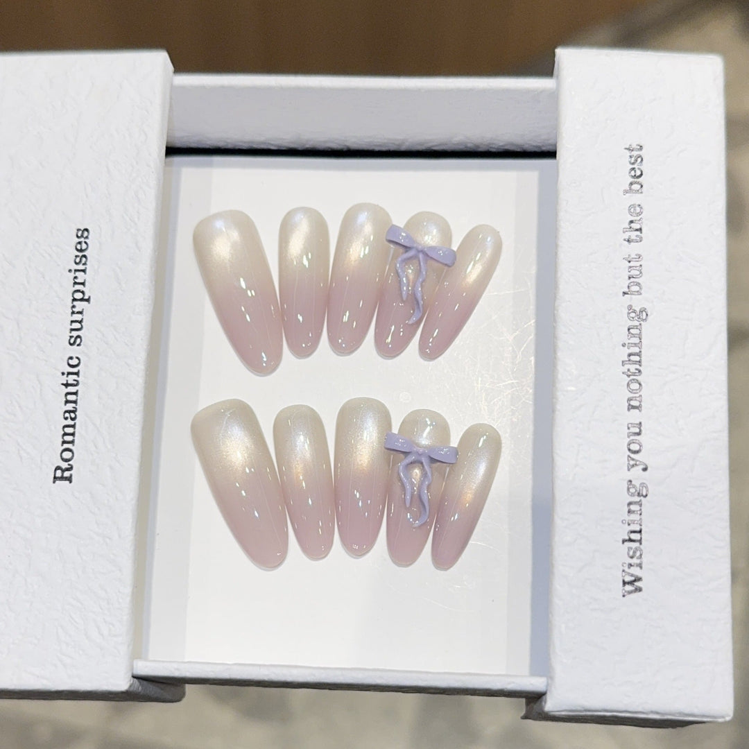 Artificial nails with romantic design and shimmering accents Kalsten