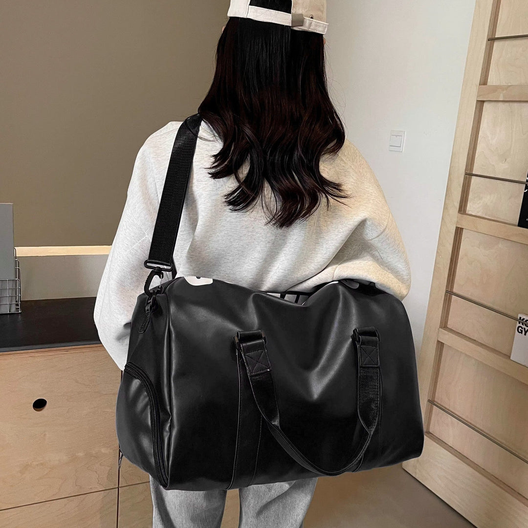 Sporty travel bag with robust design and adjustable shoulder strap Kalsten