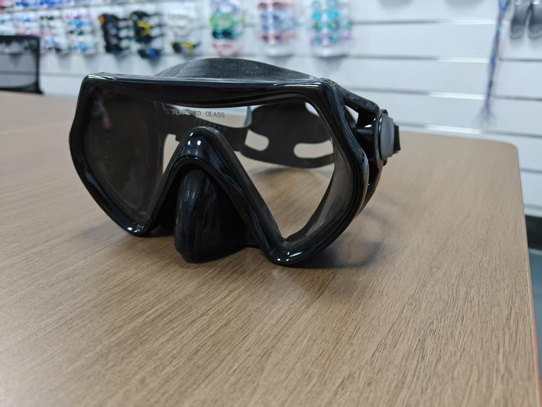 Swimming mask with visibility and comfort optimization Kalsten