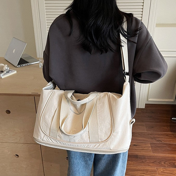Multifunctional Sports Bag with Ergonomic Carrying Handles Kalsten