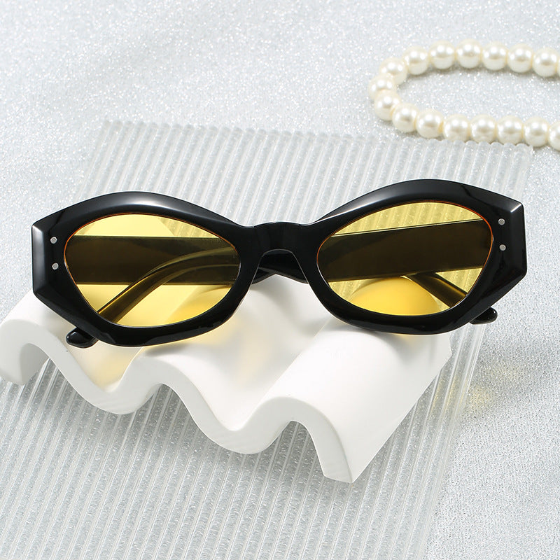 Women's Cat-Eye Sunglasses with Modern Design and Wide Frame Kalsten