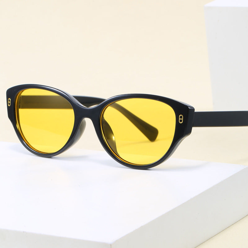 Ladies Cat-Eye Sunglasses with Modern Plastic Frame Kalsten