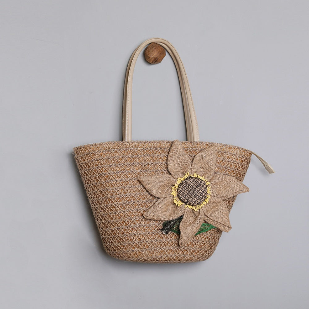 Straw bag with romantic floral pattern Kalsten