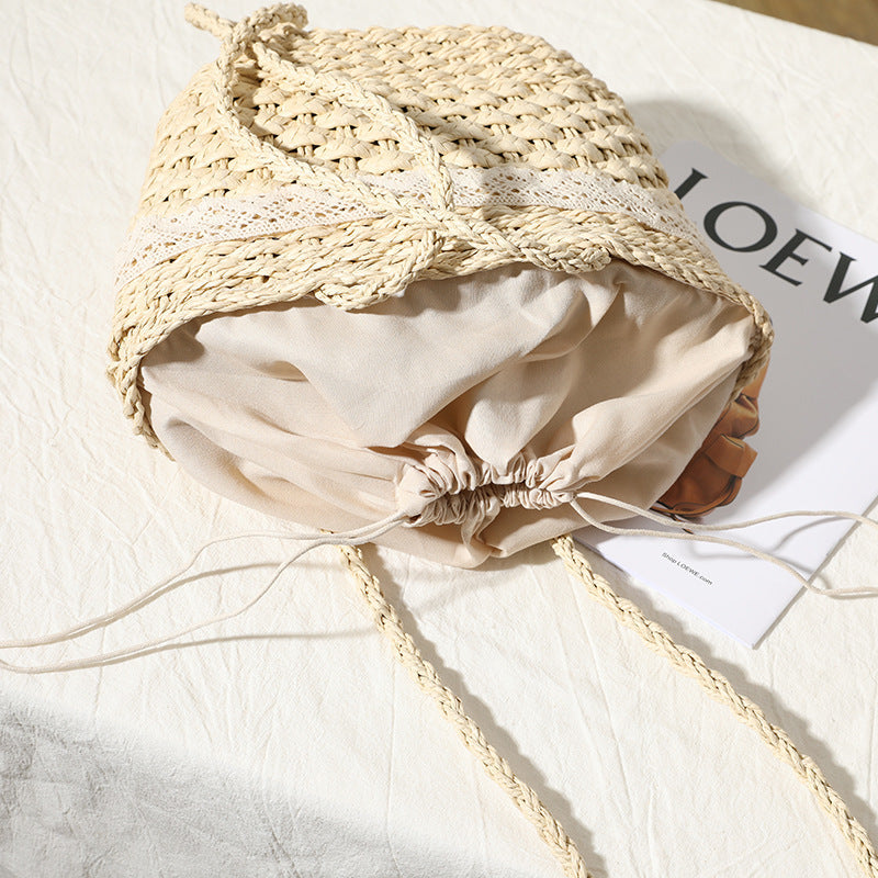 Elegant basket bag with decorative lace ribbon Kalsten