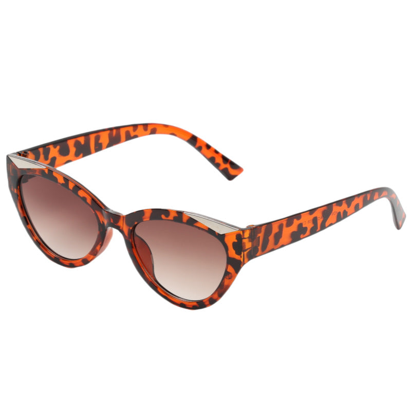 Women's elegant Cat-Eye sunglasses with luxurious details Kalsten