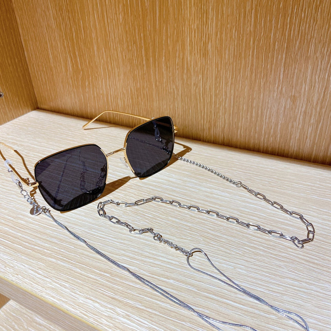 Fashionable sunglasses with luxurious chain strap Kalsten