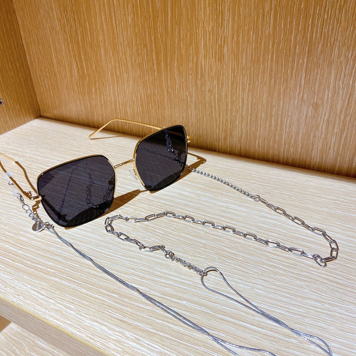Fashionable sunglasses with luxurious chain strap Kalsten