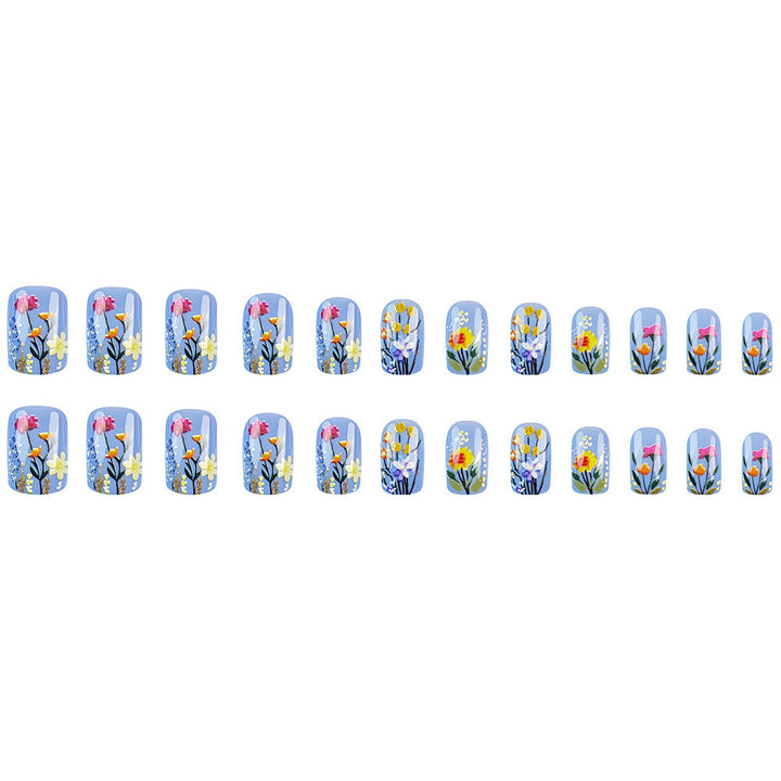 Floral-Embellished Press-On Nail Art Kalsten