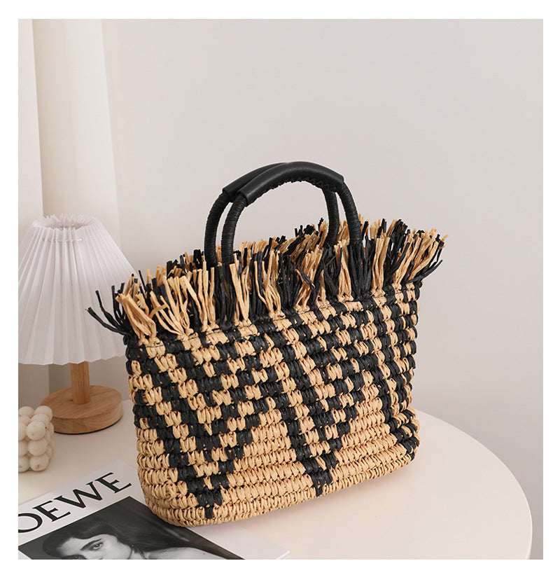 Stylish straw bag with eye-catching pattern Kalsten