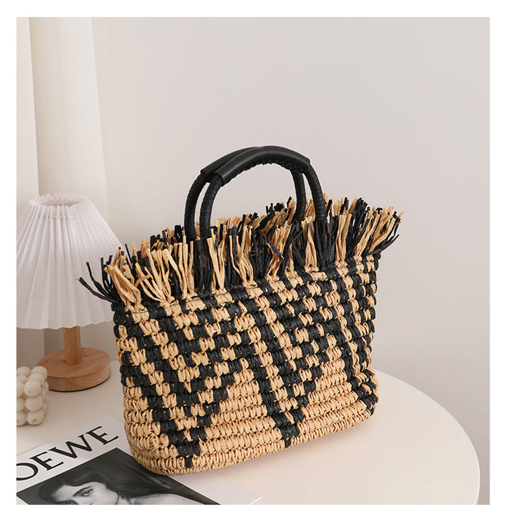 Stylish straw bag with eye-catching pattern Kalsten