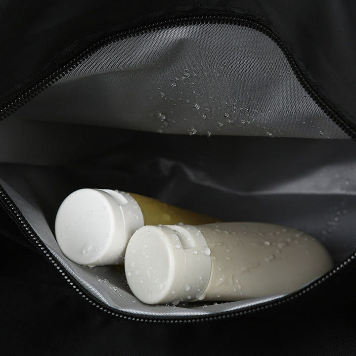 Sporty travel bag with water-repellent properties and ergonomic carrying handles Kalsten