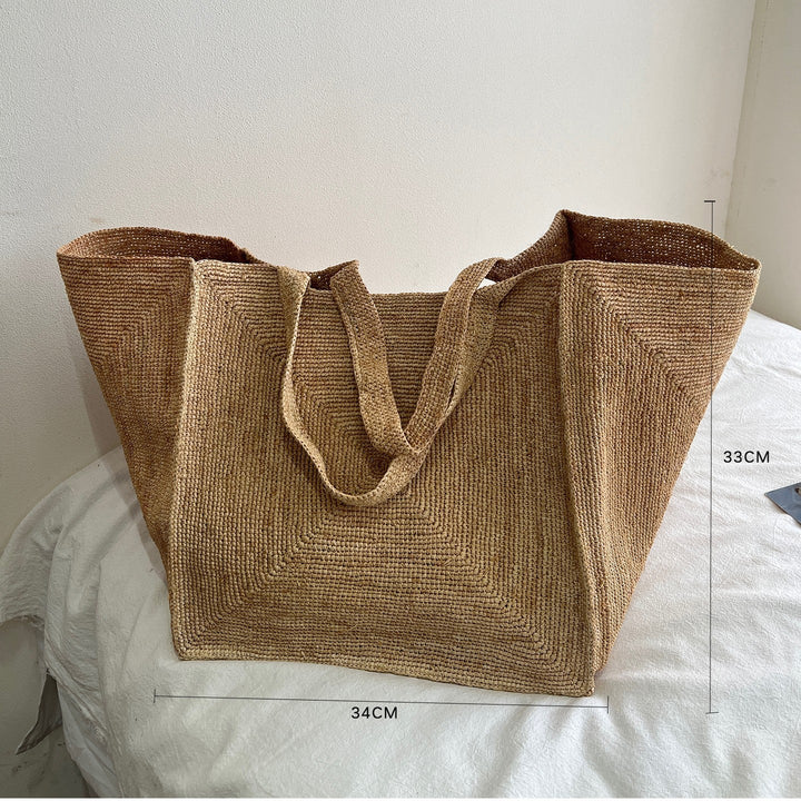 Handcrafted straw bag with stylish design Kalsten