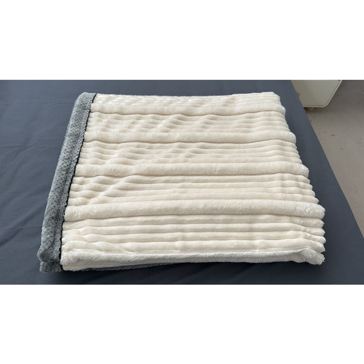 Ultra-Soft Reversible Fleece Blanket Kalsten