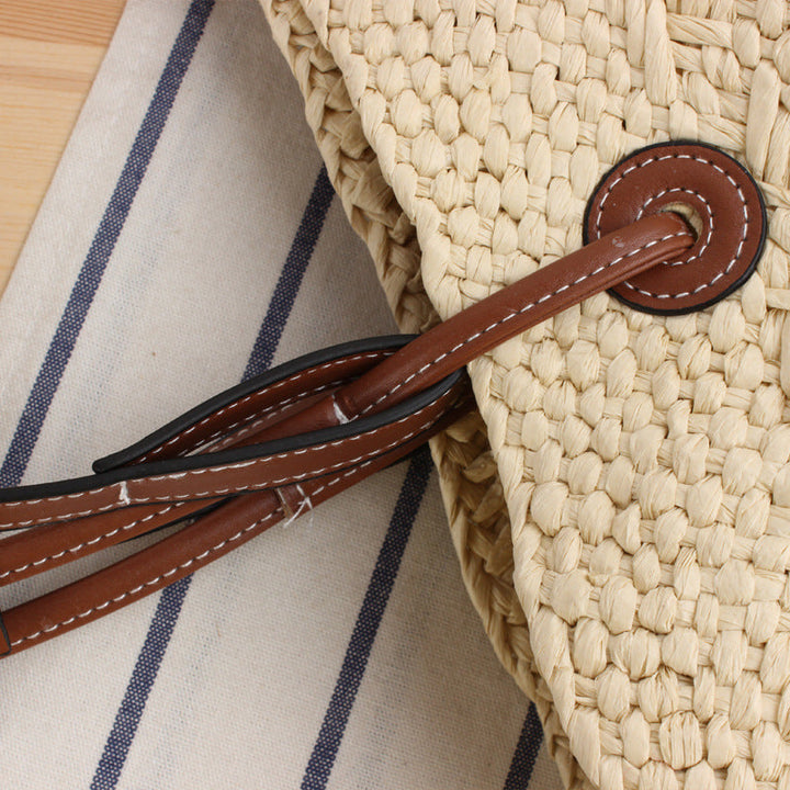 Beach bag made of handcrafted natural material with sturdy leather handle Kalsten