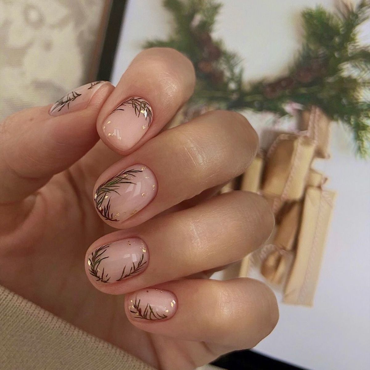 Decorative Press-On Nail Art Set with Elegant Floral and Shimmer Design Acalora