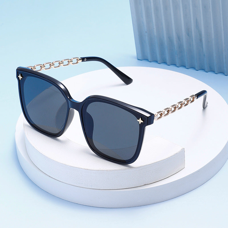 Women's Fashion Sunglasses with High-Quality Chain Detail Kalsten