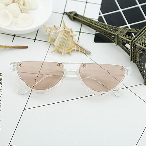 Women Cat-Eye Glasses with distinctive frame and mirrored lenses Kalsten