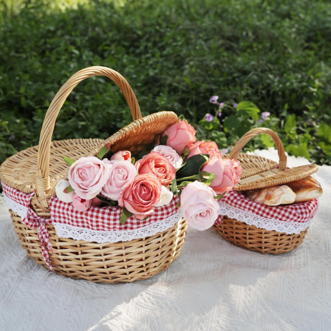 Women's basket with romantic check pattern and decorative lace insert Kalsten