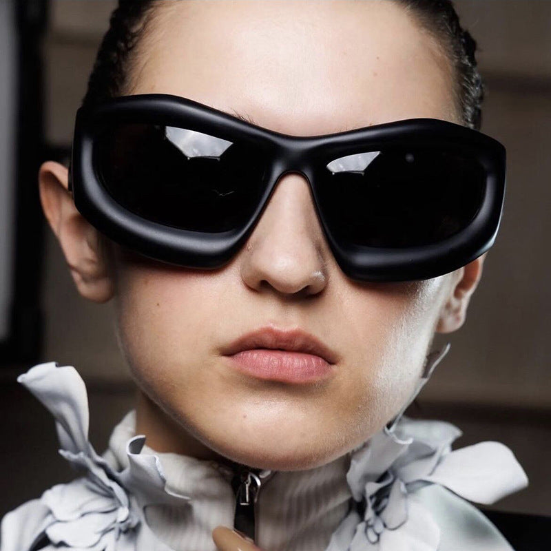 Women's sporty sunglasses with protective UV filter and thick frame Kalsten