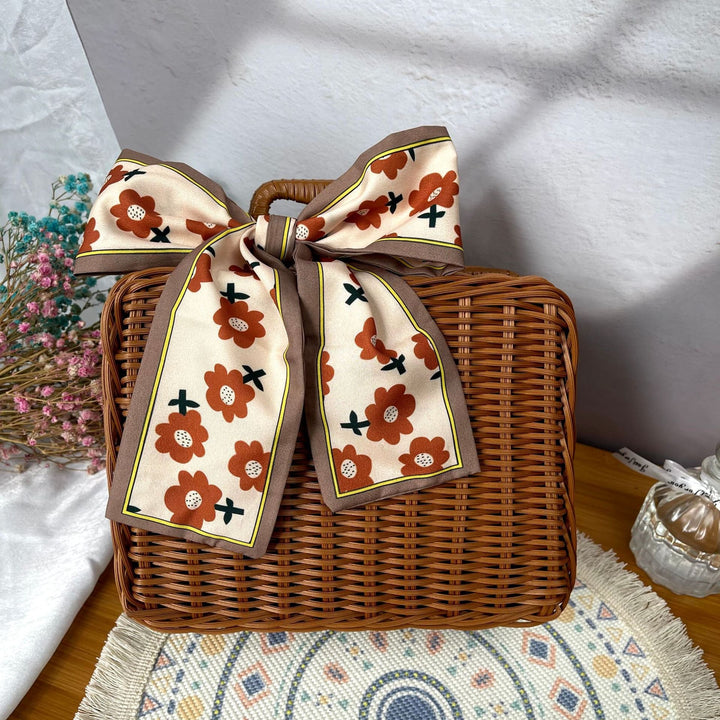 Women elegant handbag made of woven material Kalsten