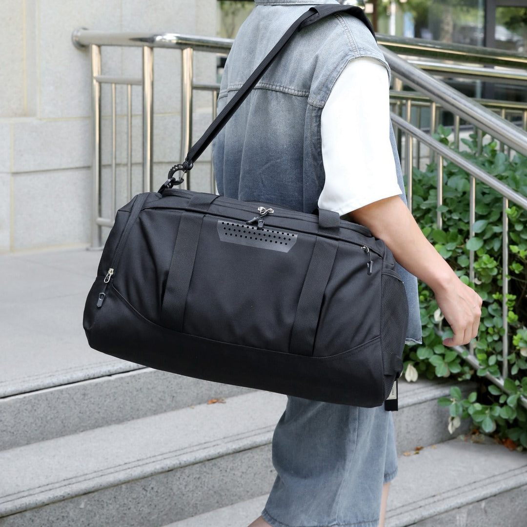 Sporty travel bag with insulating interior compartment Kalsten
