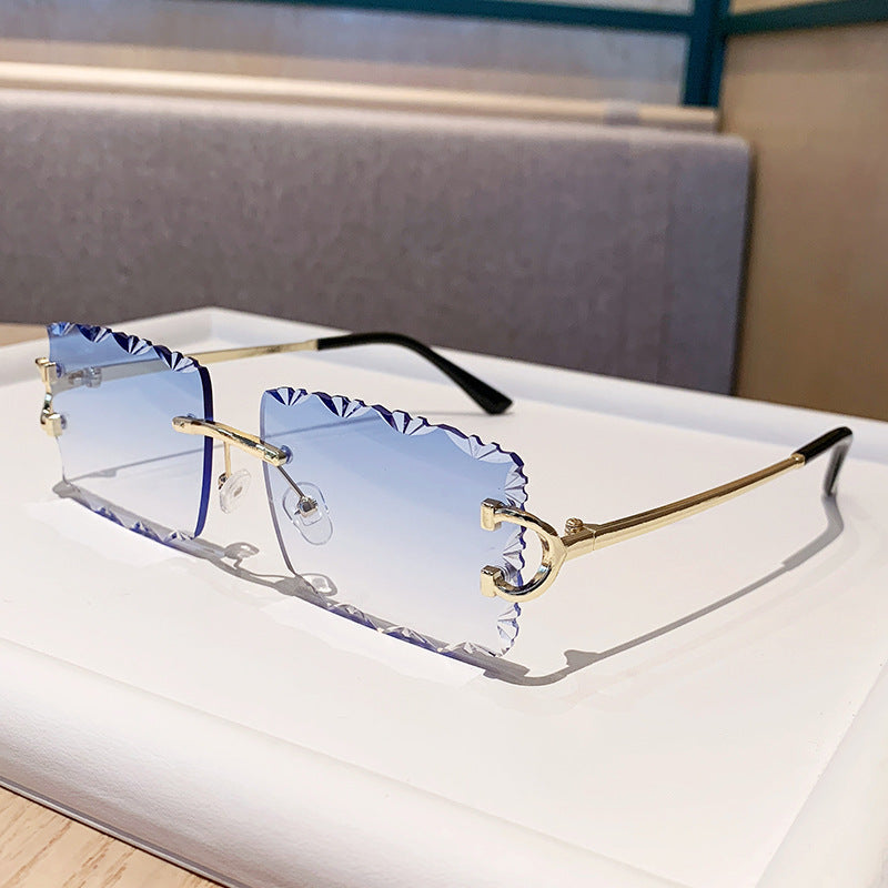 Ladies fashionable sunglasses with playful frame Kalsten