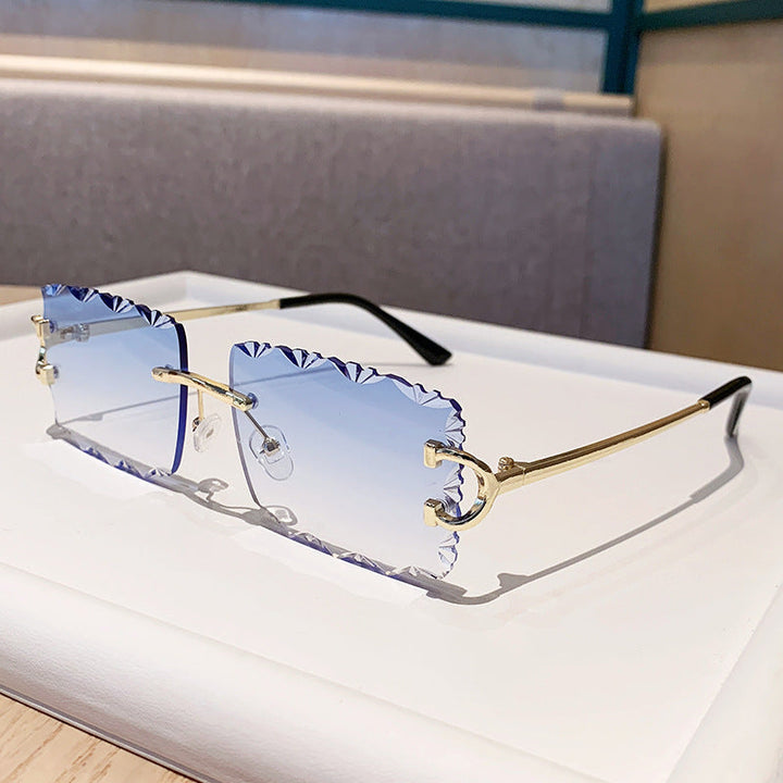 Ladies fashionable sunglasses with playful frame Kalsten