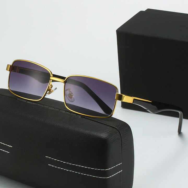 Women's corrective glasses with elegant gold-colored frame and stylish design Kalsten