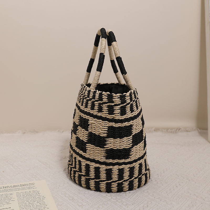 Handcrafted basket bag with modern geometric pattern Kalsten